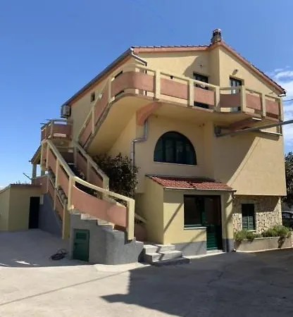 Apartment Village *